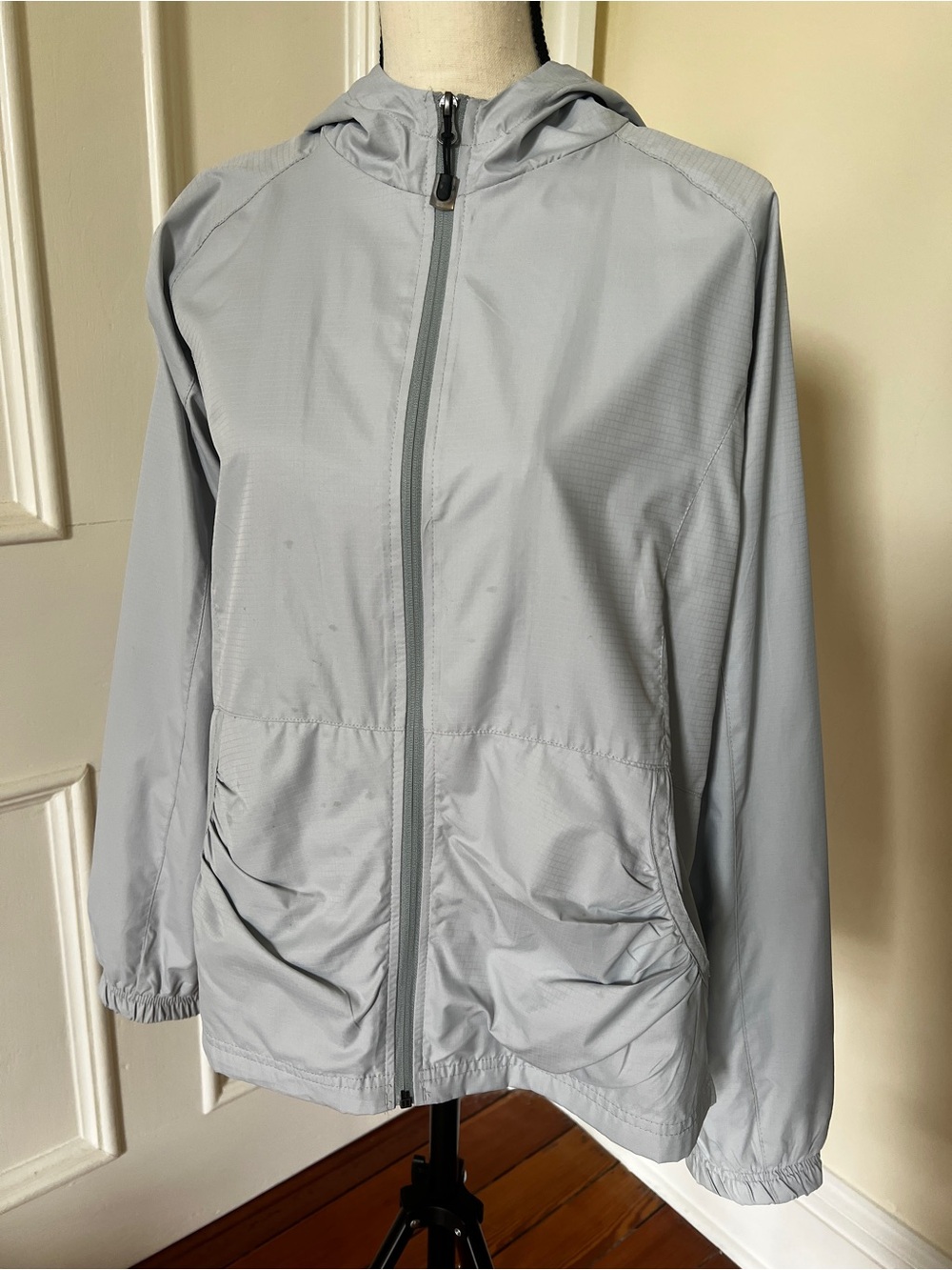 Hannah light gray hooded windbreaker full zip | size L